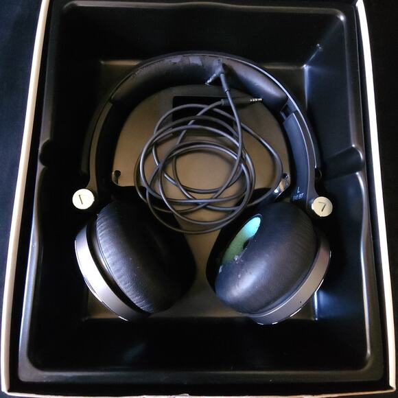 Rare Coach New York JBL Synchros E40BT Bluetooth Wireless Ear Headphones Black - Picture 3 of 16